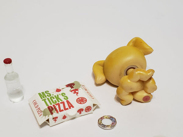 Littlest Pet Shop Golden Retriever 21 Dog  w Random Accessory Set Authentic
