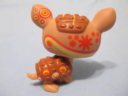 LIKE NEW Littlest Pet Shop Armadillo 1007 Swirl and Spots Postcard Armadillo Authentic DEC15J