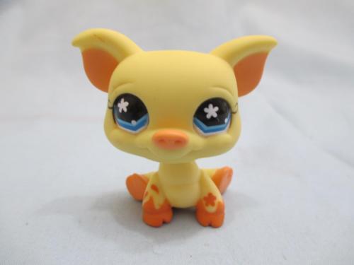 Littlest Pet Shop LPS Yellow Orange Pig Blue Snowflake Eyes 475 Authentic FEB14J