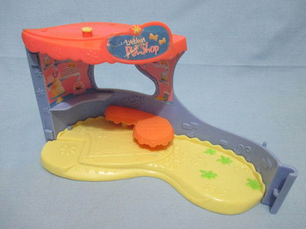 Littlest Pet Shop LPS Bakery Playset with 1 Bunny Figure and Random Accessories