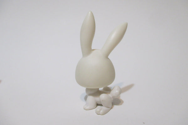 Littlest Pet Shop Rabbit 3 White Bunny White Blue Eyes, Brown Eyelashes LPS OCT26J