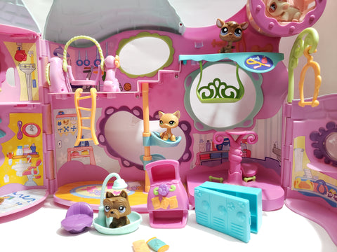Littlest Pet Shop Tail Waggin Fitness Club Playset House with Original Pets and Accessories  Authentic APR23J