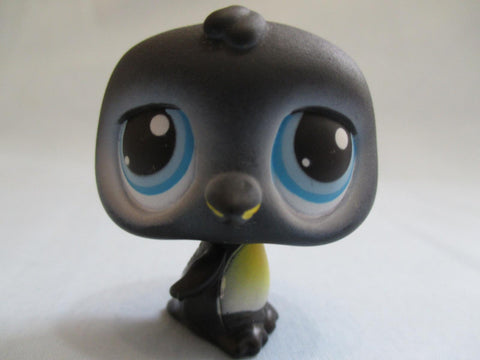 LIKE NEw LITTLEST PET SHOP BIRD PENGUIN BLACK & YELLOW w BLUE EYES 389 100% Authentic FEB05J