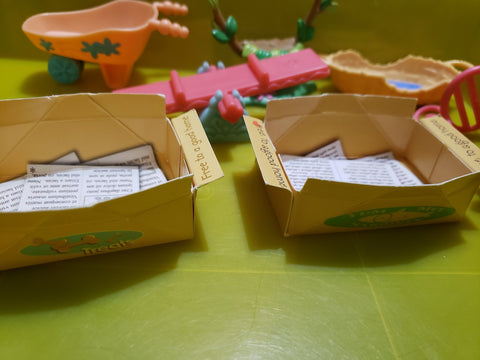 Littlest Pet Shop LOT 2 Accessories Cardboard Boxes for Puppy Dog Cat Kittens Accessory Authentic FOR SERIOUS COLLECTORS ONLY Feb21ni