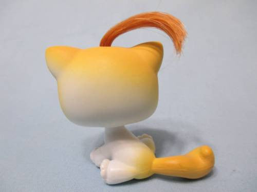 LIKE NEW Littlest Pet Shop Cat Real Hair 42 Yellow and White Blue Eyes Authentic Lps Nov28ni